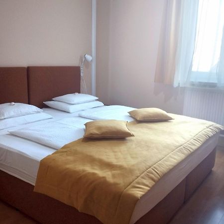 Stan Es Panzio Bed & Breakfast Balatonalmadi Exterior photo