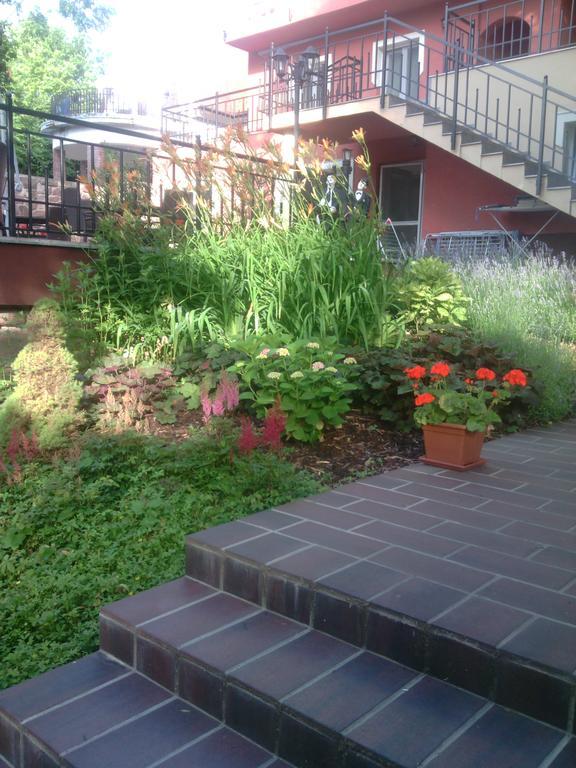Stan Es Panzio Bed & Breakfast Balatonalmadi Exterior photo