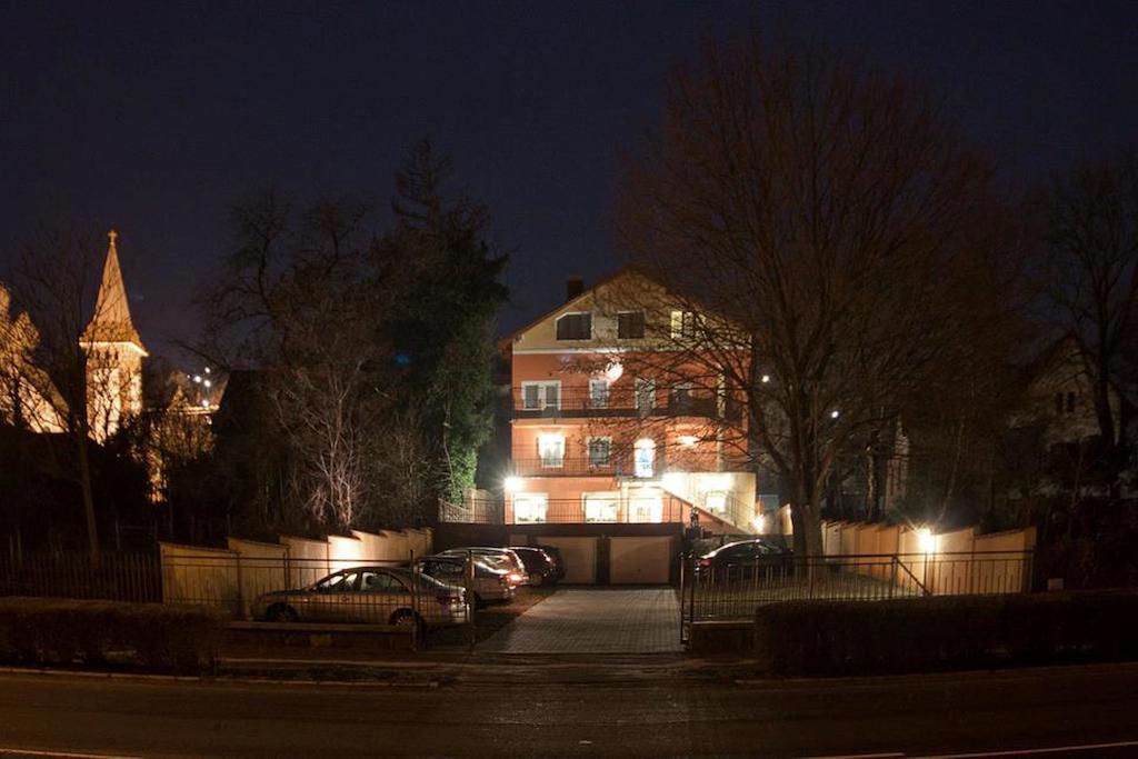 Stan Es Panzio Bed & Breakfast Balatonalmadi Exterior photo