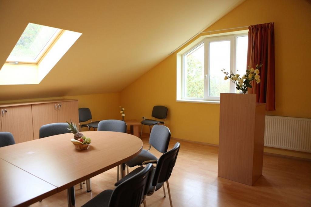 Stan Es Panzio Bed & Breakfast Balatonalmadi Exterior photo