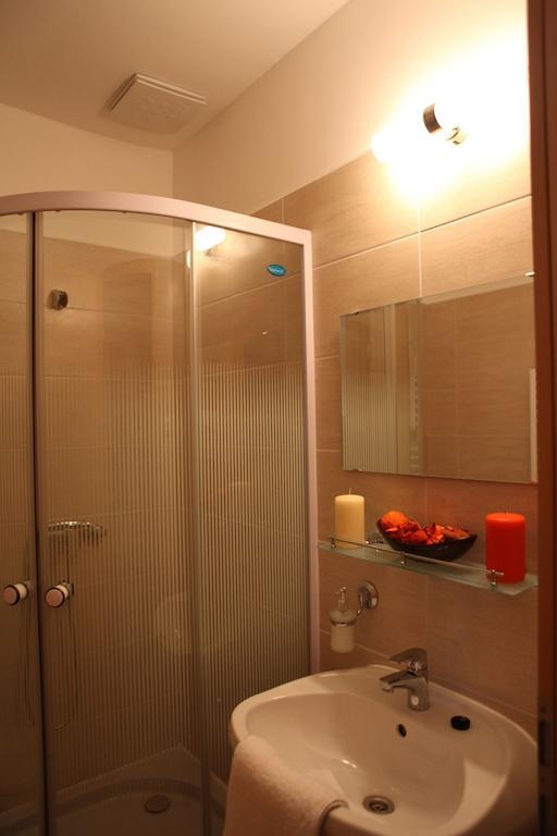 Stan Es Panzio Bed & Breakfast Balatonalmadi Room photo