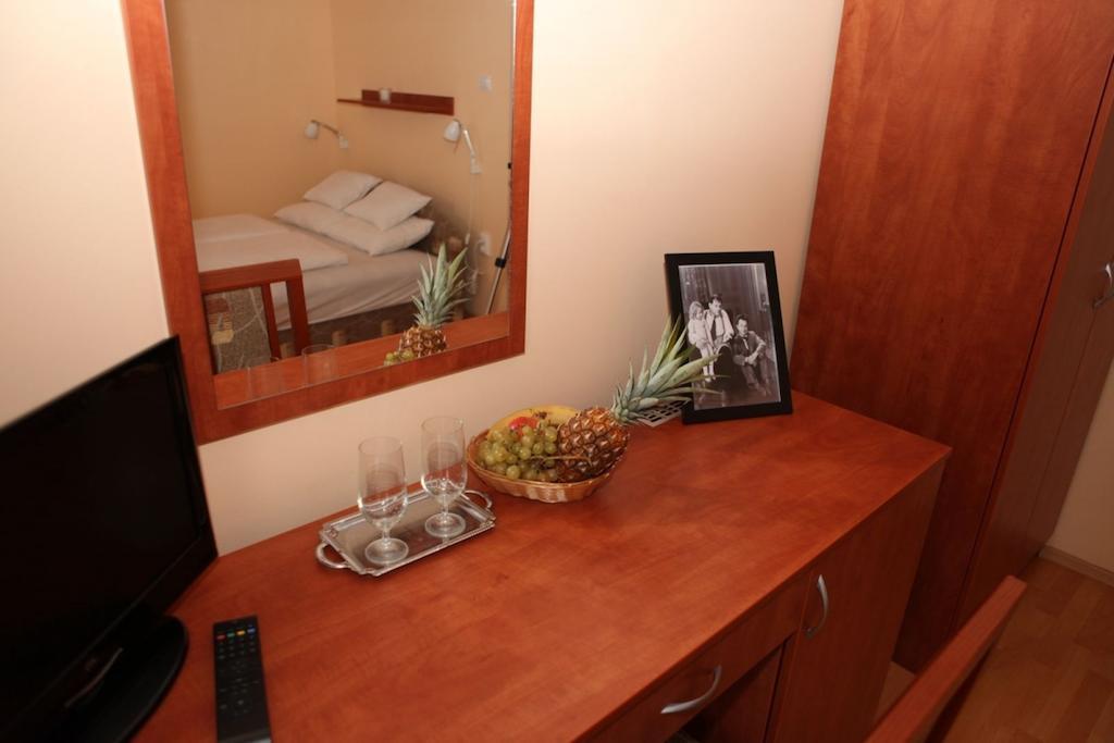 Stan Es Panzio Bed & Breakfast Balatonalmadi Room photo