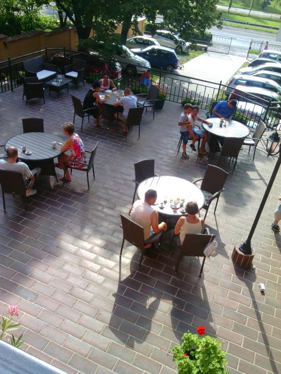 Stan Es Panzio Bed & Breakfast Balatonalmadi Exterior photo